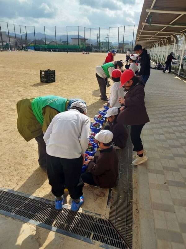 学校ガーデニング　251203